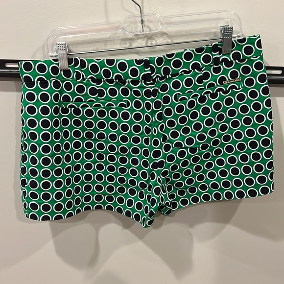 Michael Michael Kors Green, Black and White Circular Print Chino Shorts Size 12 - Picture 2 of 7